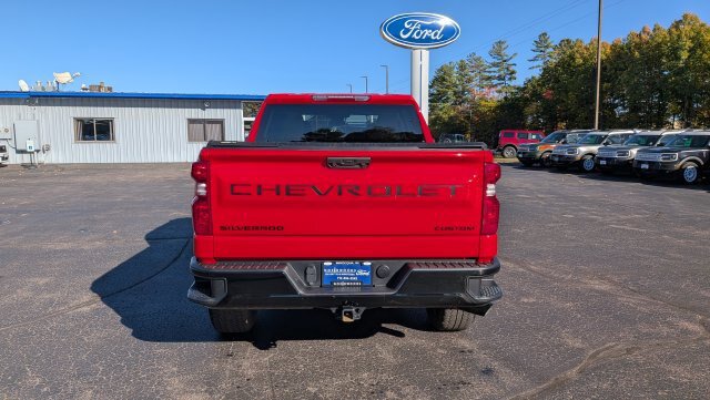 Used 2025 Chevrolet Silverado 1500 Custom Trail Boss w/ Dark Appearance Package AWD/4WD image 6