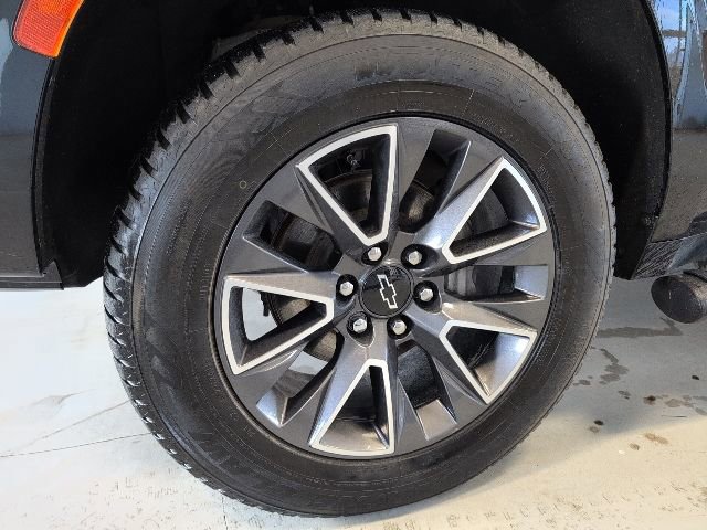 Used 2023 Chevrolet Suburban Z71 image 9