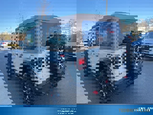 Used 2022 Jeep Wrangler Unlimited Rubicon w/ Cold Weather Group image 3