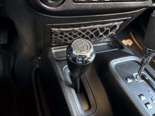 Used 2017 Jeep Wrangler Unlimited Sahara AWD/4WD image 32