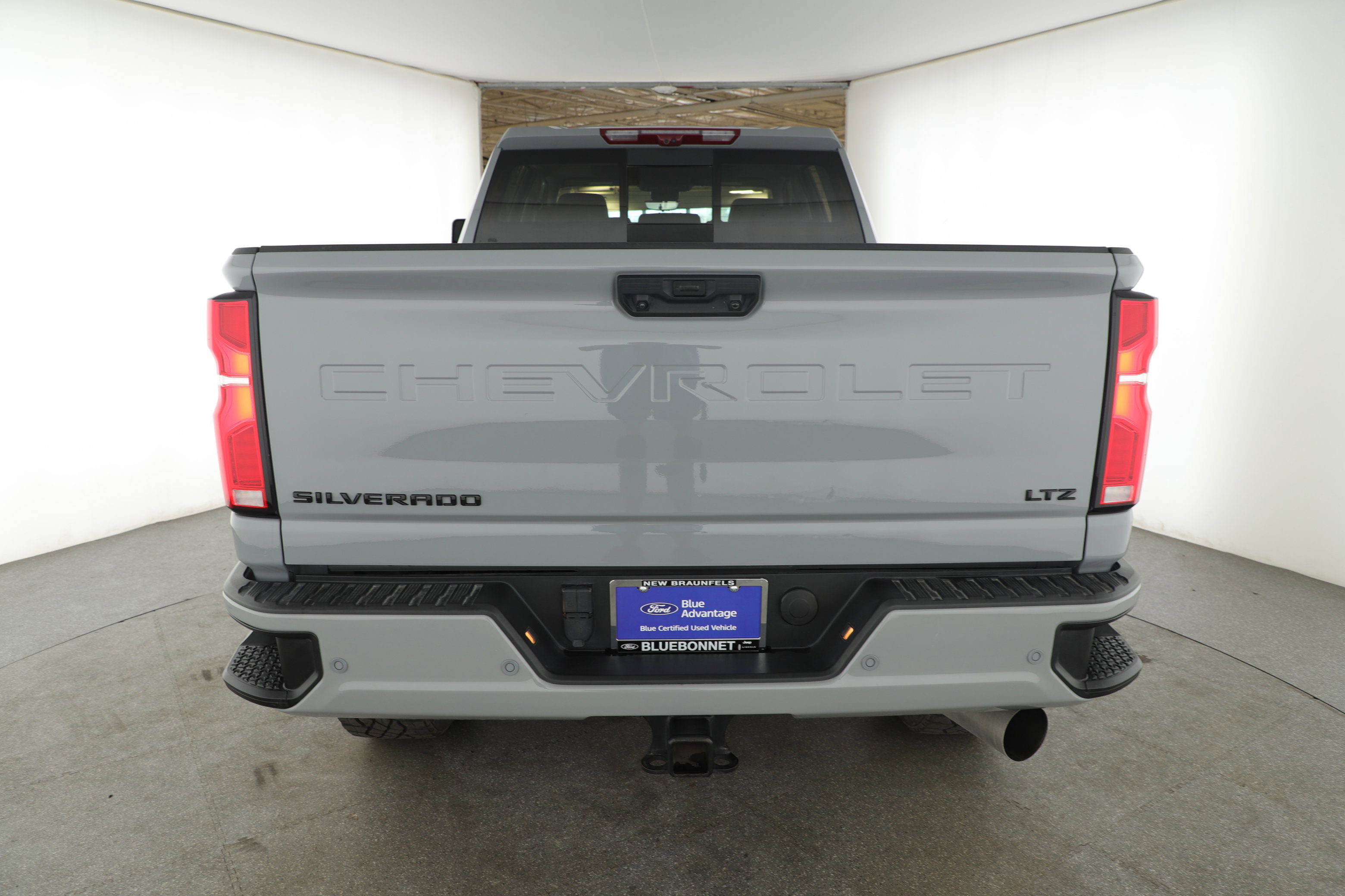 Used 2024 Chevrolet Silverado 2500 LTZ w/ LTZ Plus Package image 2