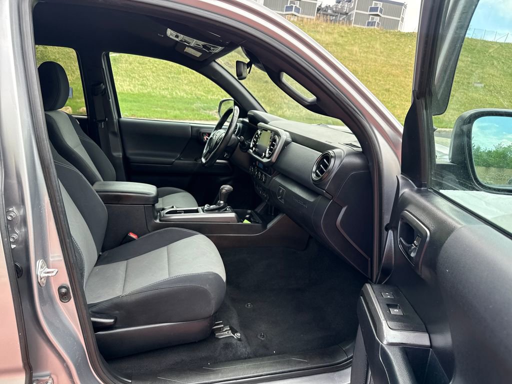 Used 2021 Toyota Tacoma TRD Off-Road w/ Technology Package AWD/4WD image 42