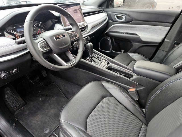 Used 2024 Jeep Compass Latitude image 3