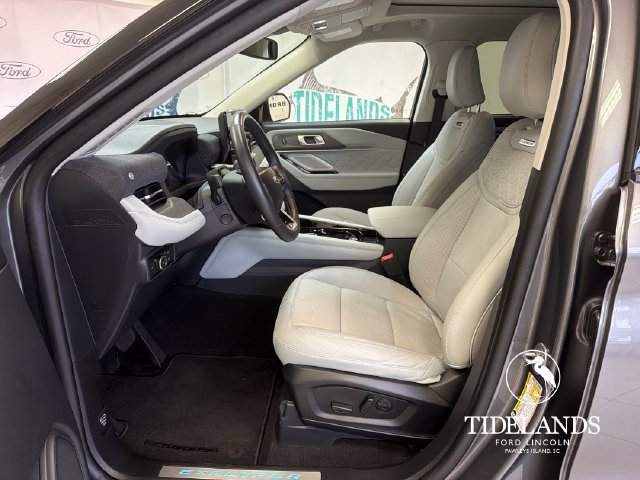 Certified 2025 Ford Explorer Platinum w/ Ultimate Package AWD/4WD image 11
