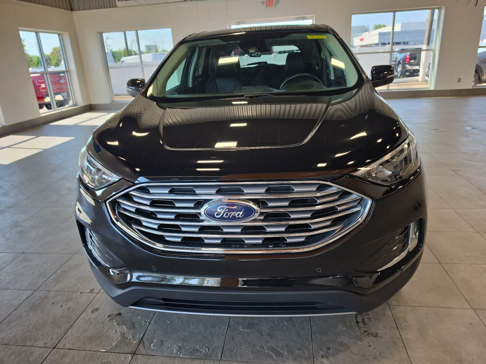 Certified 2022 Ford Edge Titanium AWD/4WD image 3