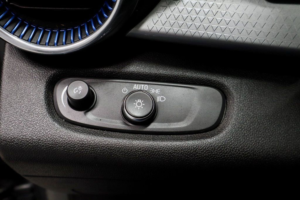 Used 2025 Chevrolet Trax LT w/ Driver Confidence Package image 27