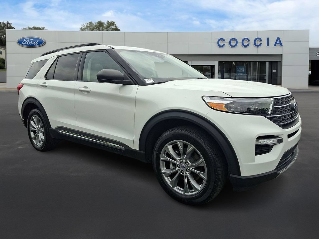 Certified 2023 Ford Explorer XLT w/ Equipment Group 202A AWD/4WD image 3
