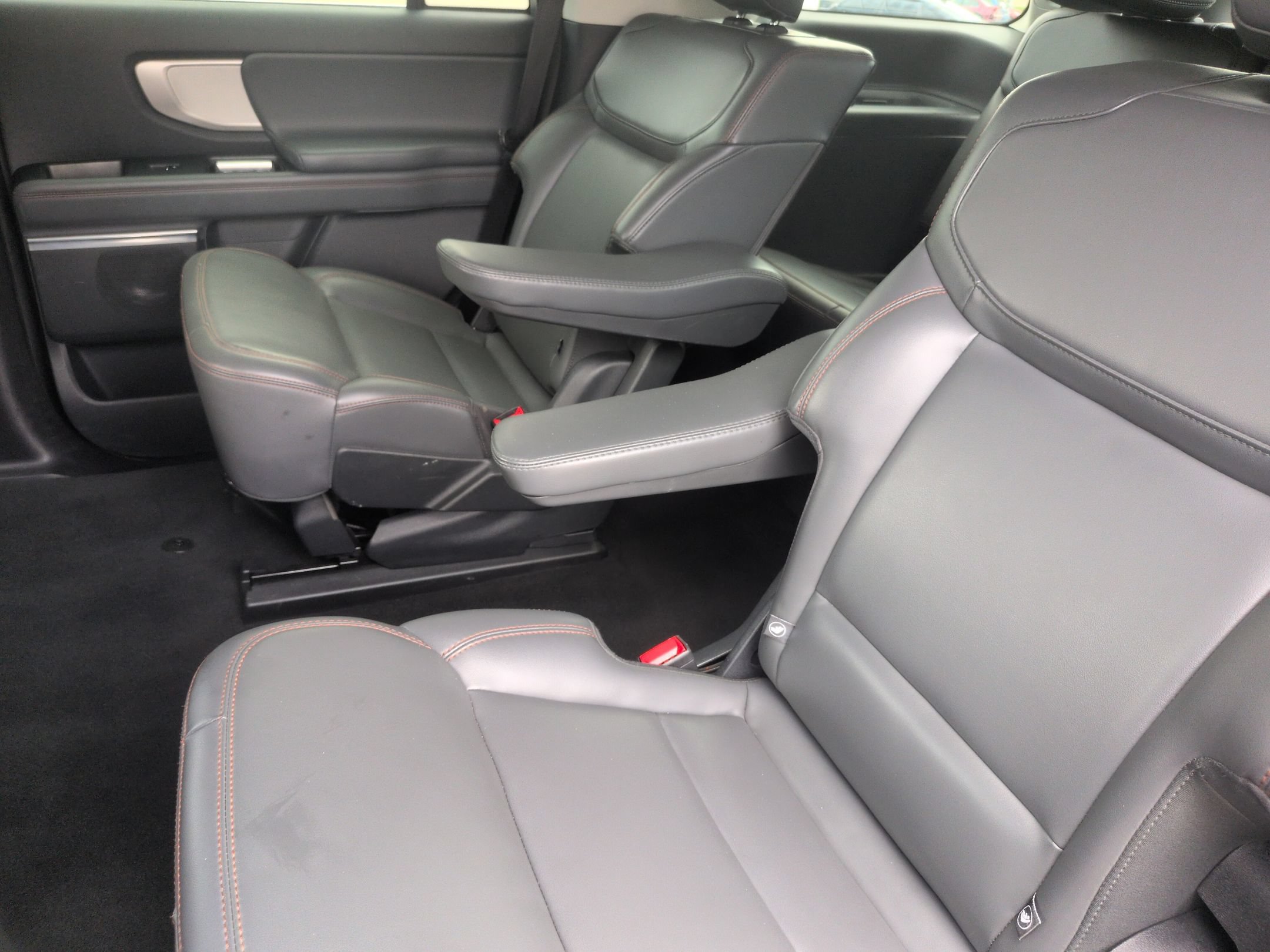 Certified 2025 Ford Expedition Active AWD/4WD image 31