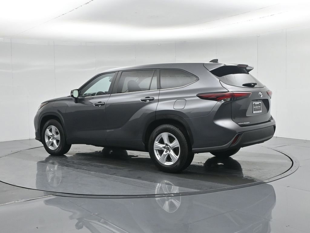Used 2024 Toyota Highlander LE image 16