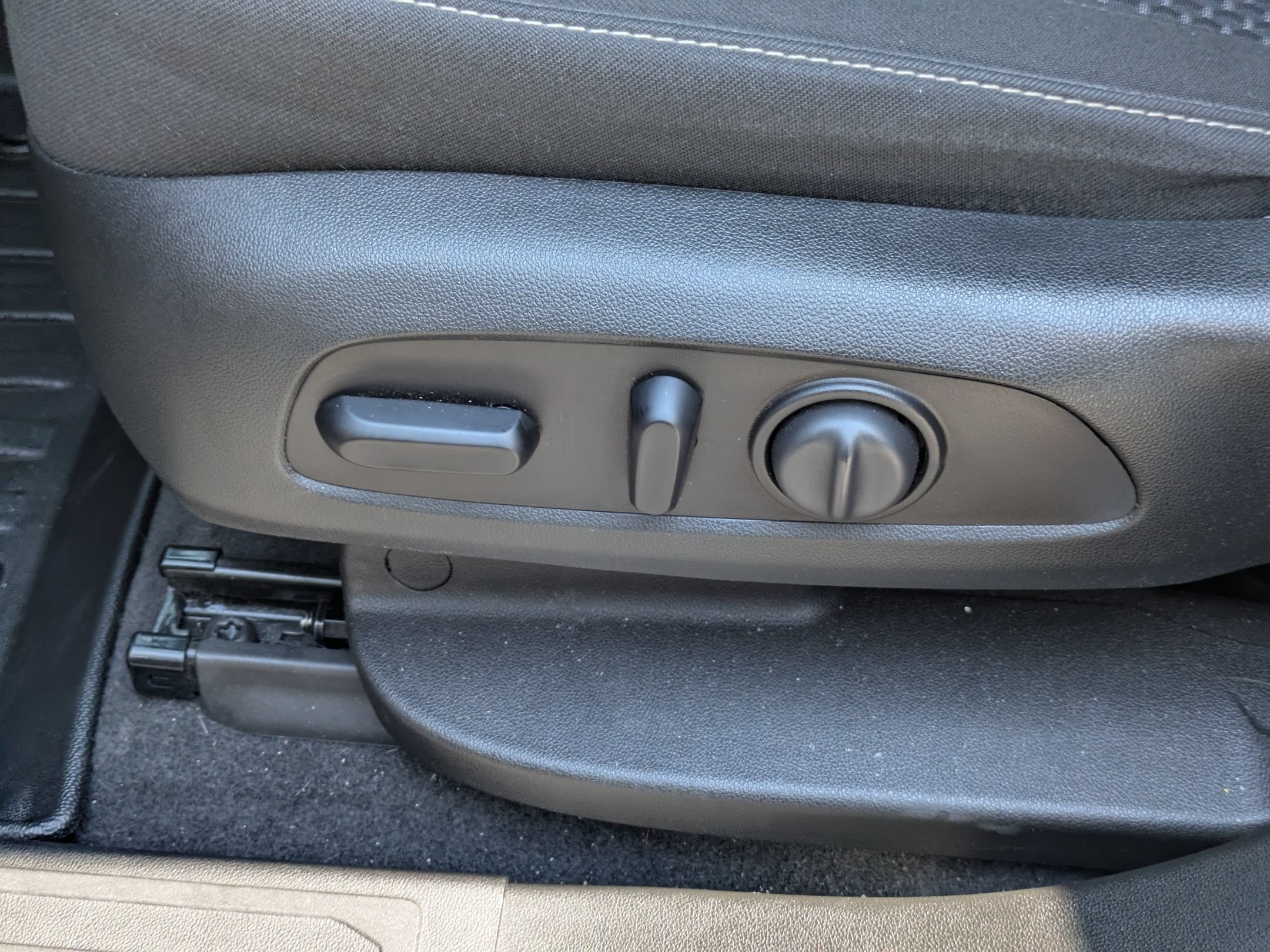 Used 2021 GMC Acadia SLE w/ Driver Convenience Package FWD image 13