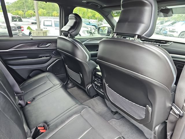 Used 2023 Jeep Grand Cherokee Overland w/ Luxury Tech Group IV AWD/4WD image 13