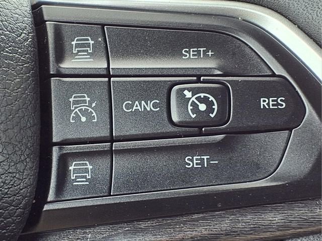 Used 2023 Jeep Grand Cherokee Limited w/ Luxury Tech Group II AWD/4WD image 22