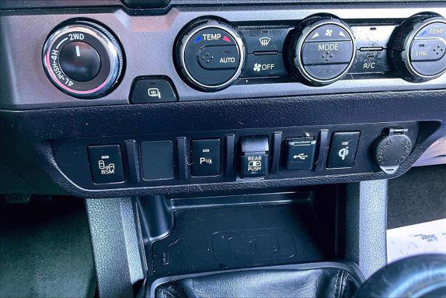 Used 2022 Toyota Tacoma TRD Sport w/ Technology Package image 38