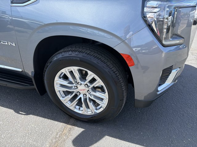 Used 2022 GMC Yukon XL SLT w/ SLT Premium Package AWD/4WD image 4