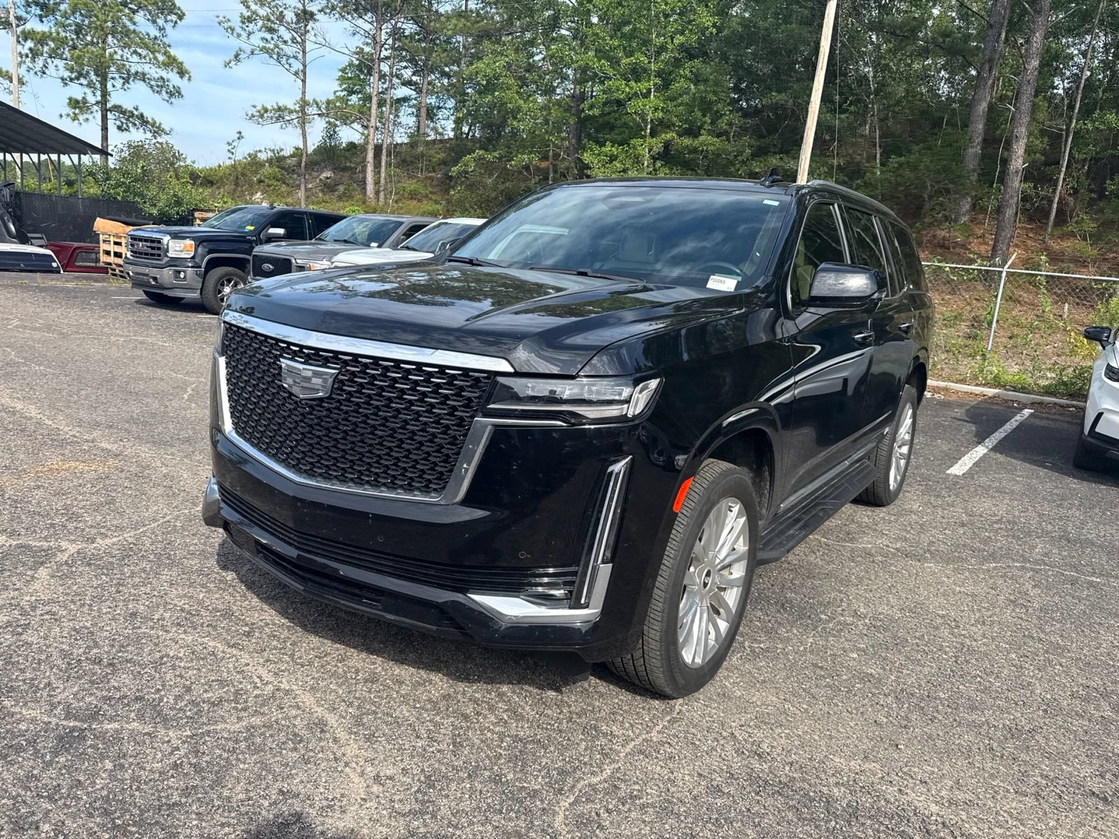Used 2024 Cadillac Escalade Premium Luxury AWD/4WD image 3