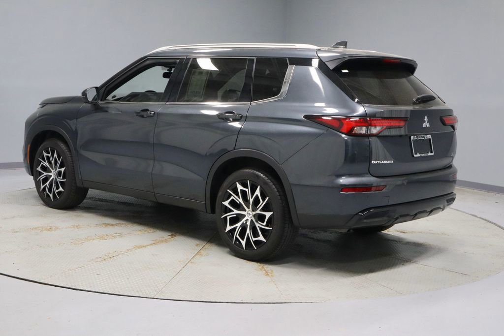 Used 2024 Mitsubishi Outlander SE Black Edition AWD/4WD image 9