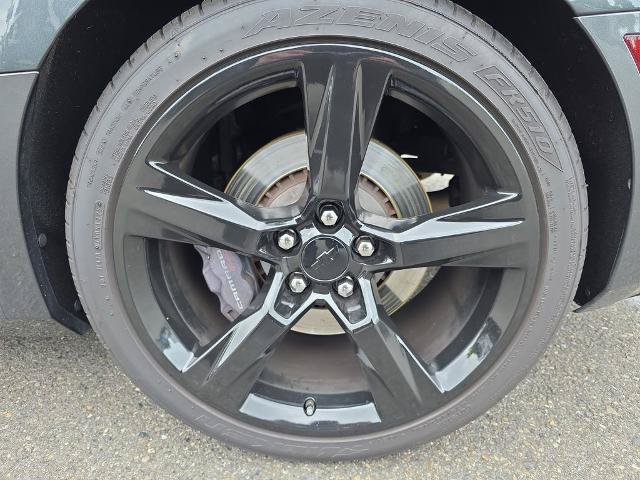 Used 2018 Chevrolet Camaro SS RWD image 14