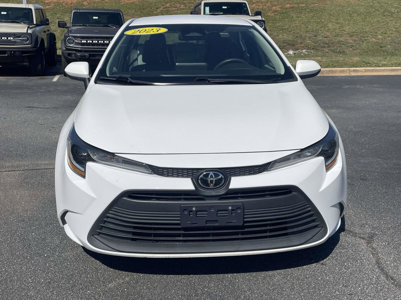 Used 2023 Toyota Corolla LE FWD image 2
