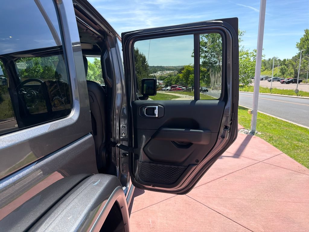 Used 2021 Jeep Wrangler Unlimited Rubicon AWD/4WD image 27