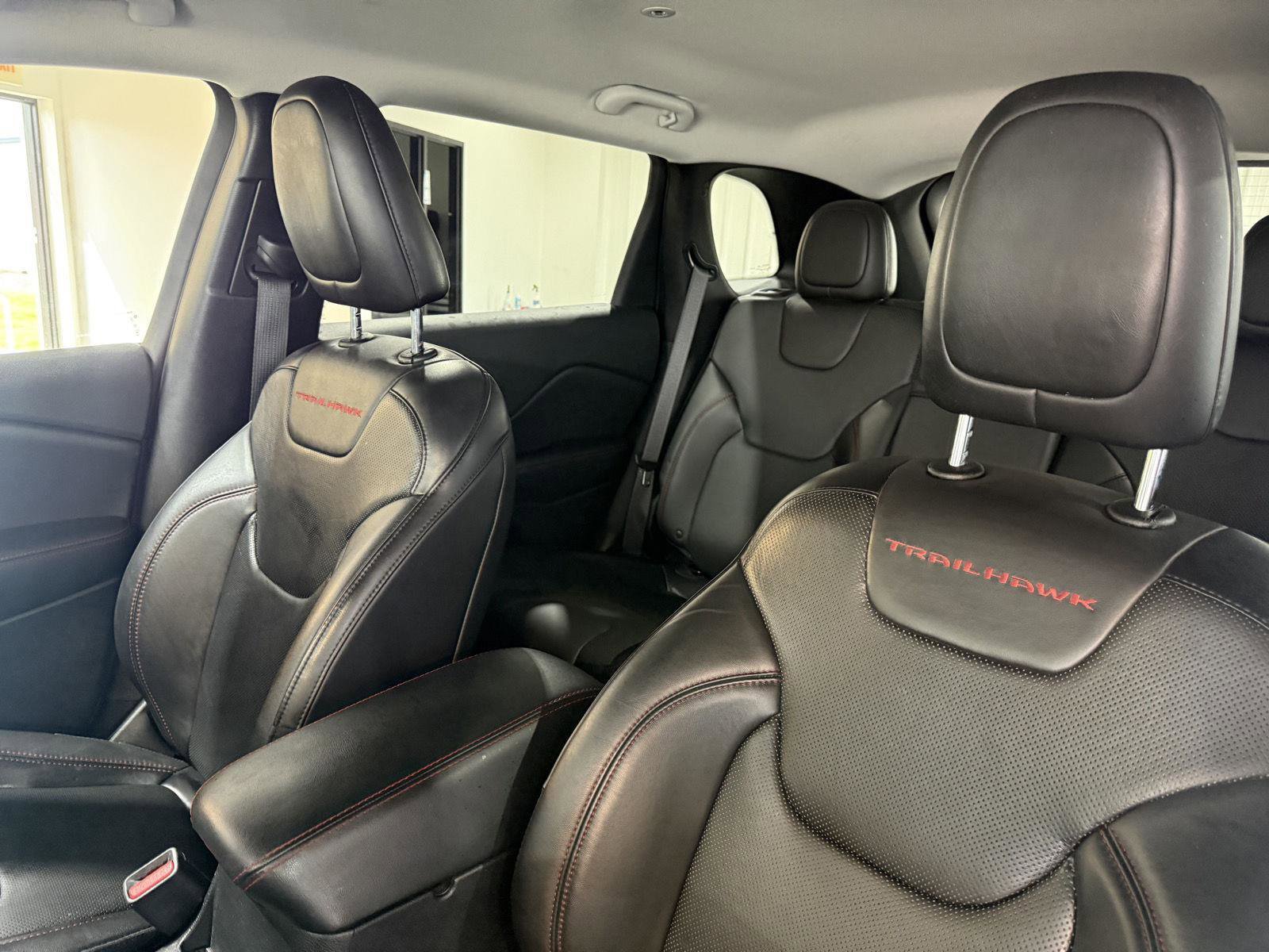 Used 2019 Jeep Cherokee Trailhawk AWD/4WD image 18