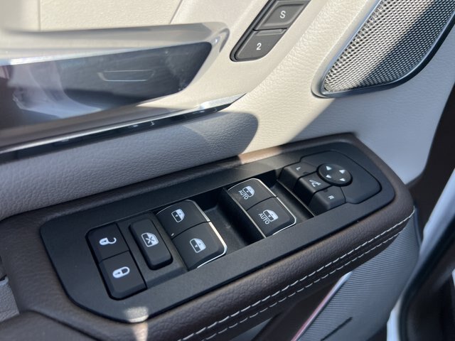 Used 2025 RAM 1500 Laramie AWD/4WD image 21