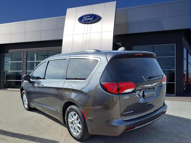 Used 2021 Chrysler Voyager Lxi image 2