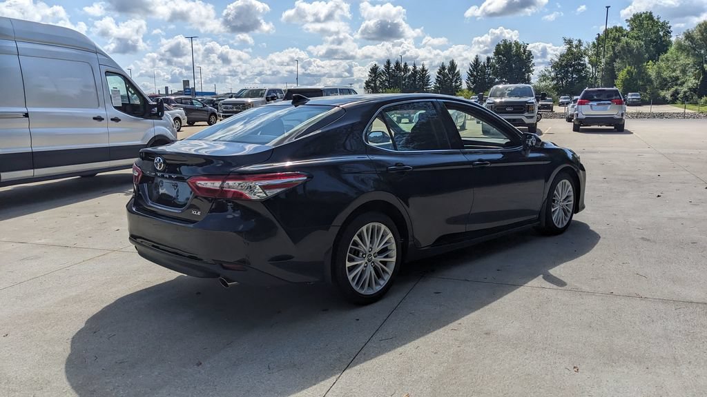 Used 2018 Toyota Camry XLE FWD image 3