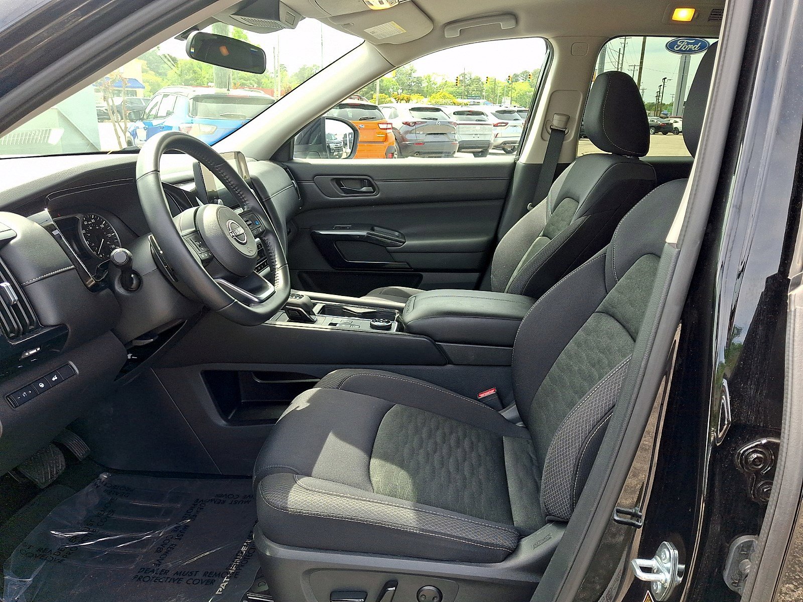 Used 2025 Nissan Pathfinder SV image 12