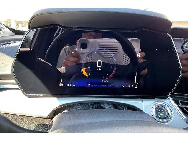 Used 2025 Chevrolet Trax LT w/ LT Convenience Package FWD image 12