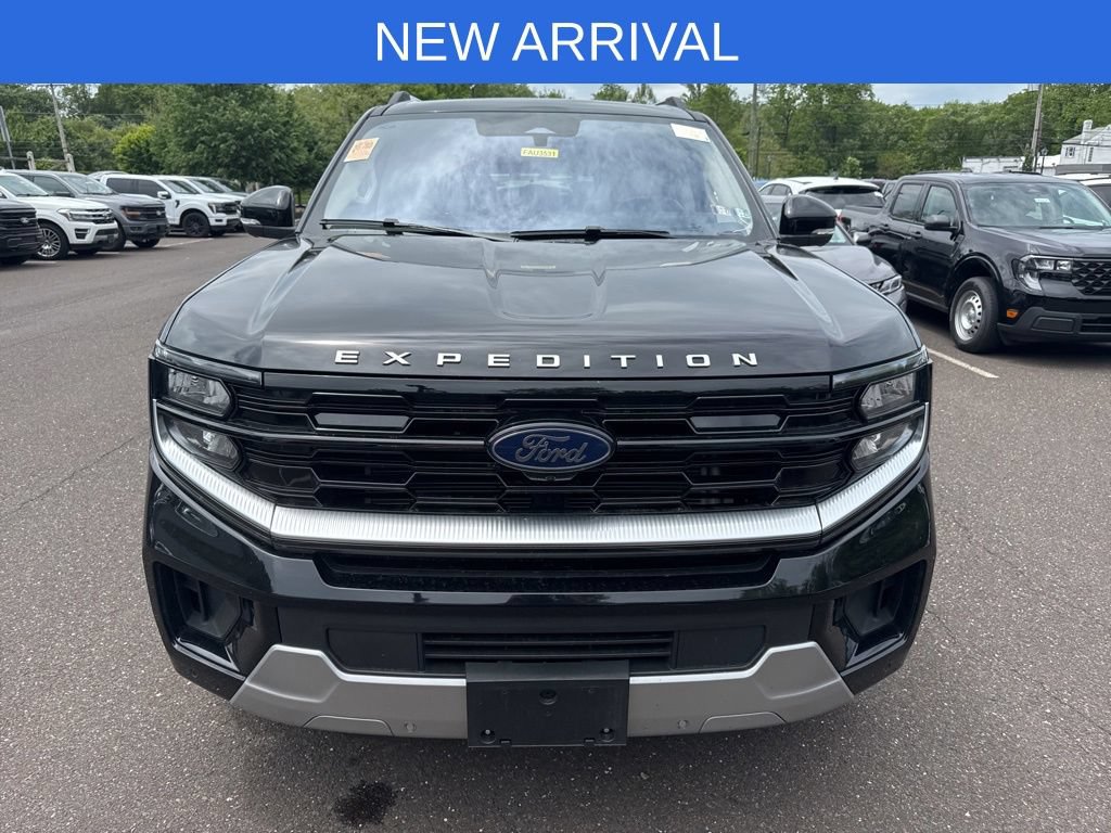 Certified 2025 Ford Expedition Platinum AWD/4WD image 2