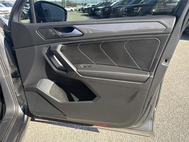 Used 2023 Volkswagen Tiguan SE image 21