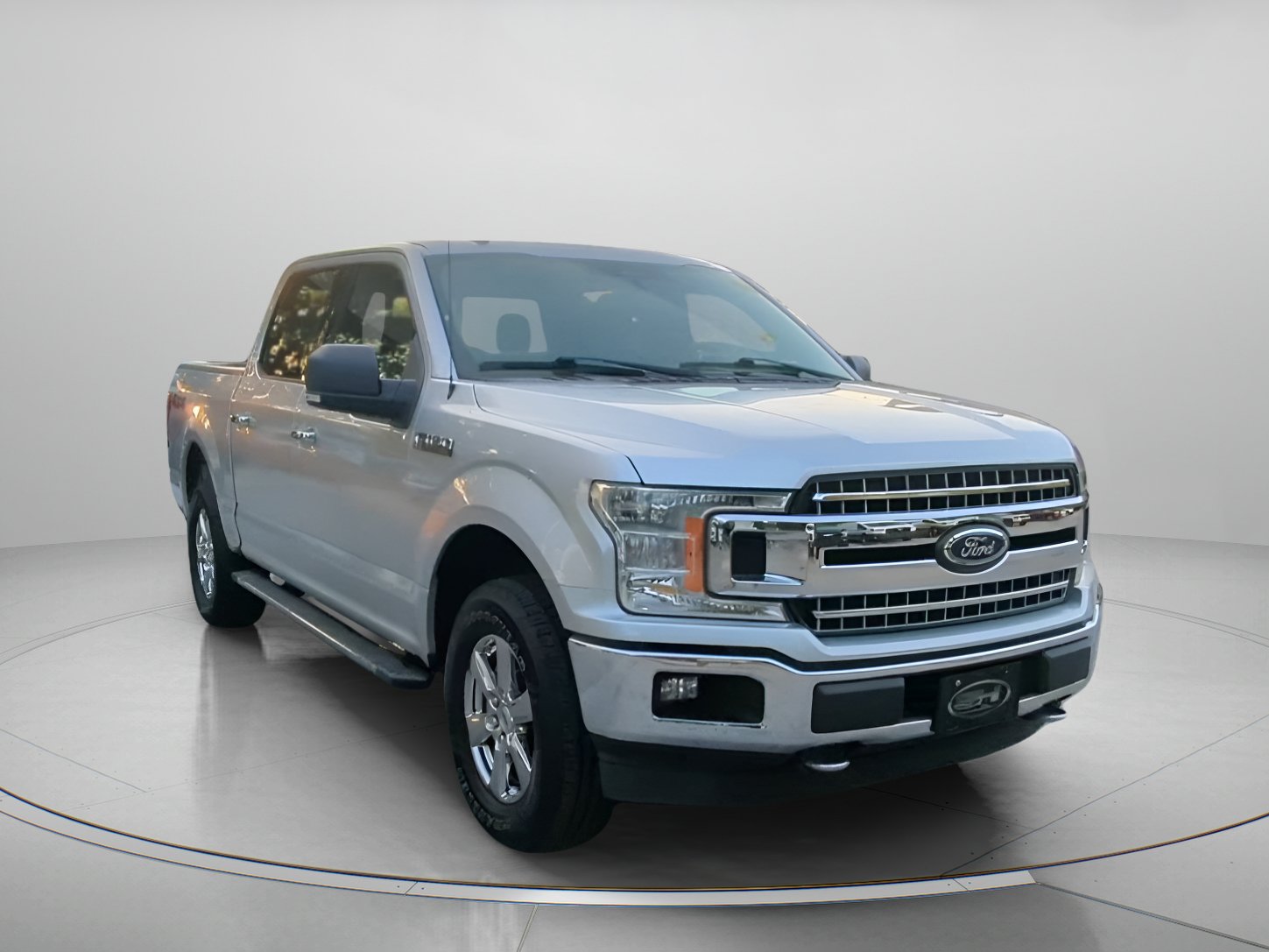 Certified 2019 Ford F150 XLT w/ Equipment Group 302A Luxury AWD/4WD image 4