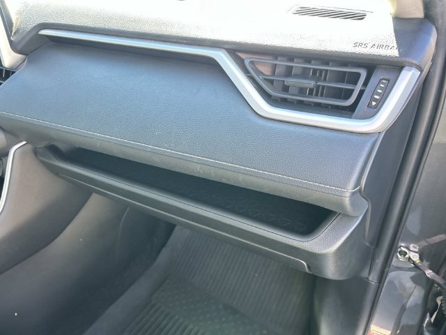 Used 2021 Toyota RAV4 XLE w/ Convenience Package FWD image 28