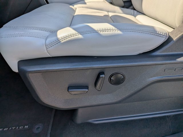 Certified 2025 Ford Expedition Platinum w/ Driver's Package AWD/4WD image 16