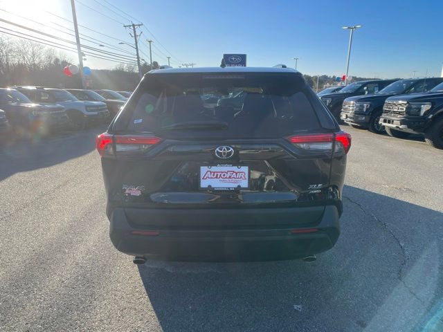 Used 2021 Toyota RAV4 XLE w/ Convenience Package image 4