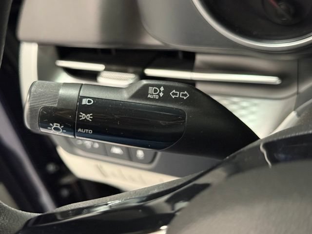 Used 2023 Kia Carnival LX FWD image 21