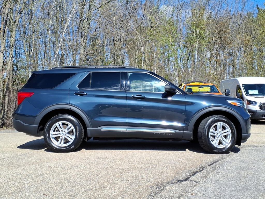 Certified 2023 Ford Explorer XLT w/ Equipment Group 202A AWD/4WD image 3