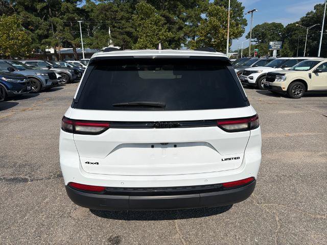 Used 2023 Jeep Grand Cherokee Limited w/ Black Appearance Package AWD/4WD image 6