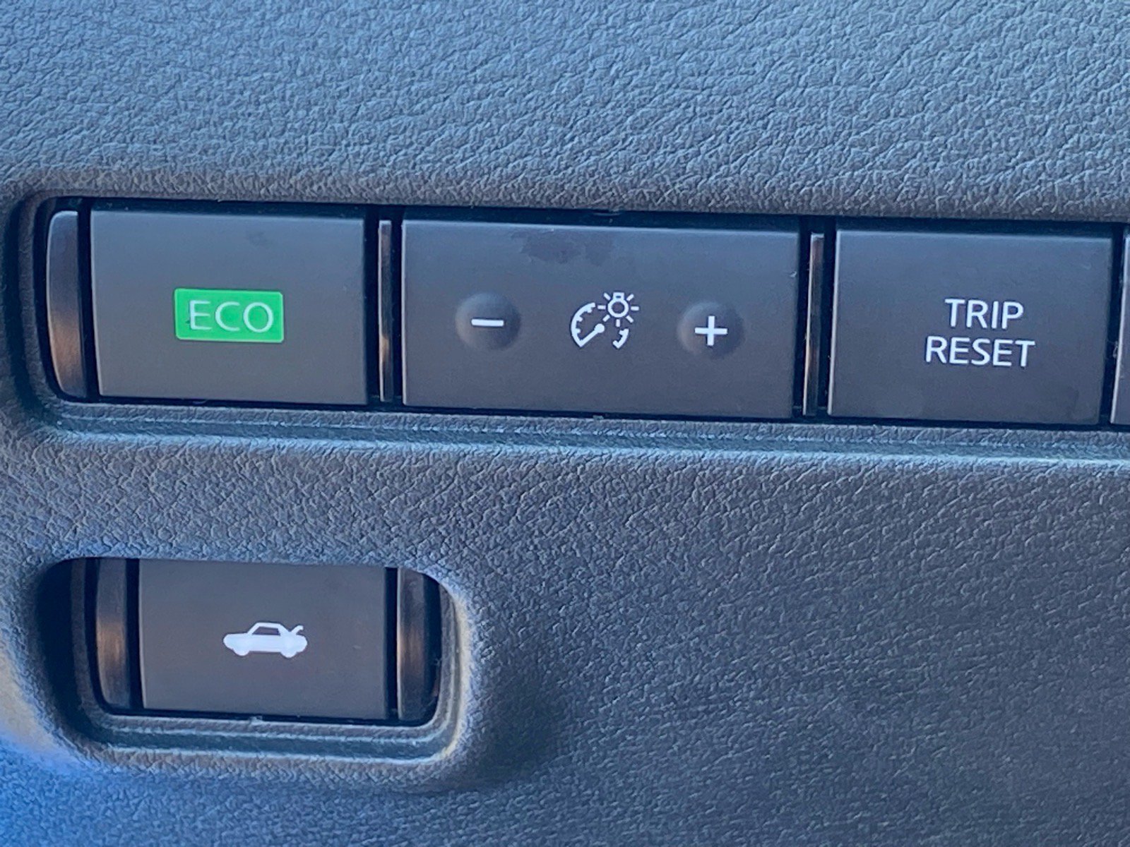 Used 2025 Nissan Sentra SR FWD image 15