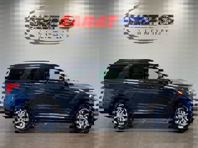 Certified 2022 Ford Explorer XLT w/ Equipment Group 202A