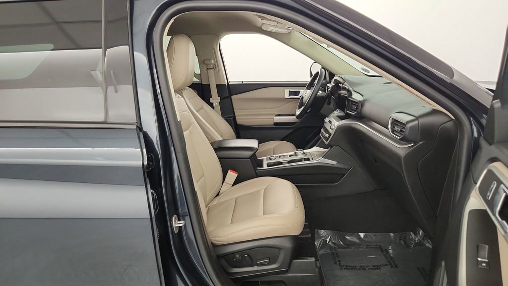 Certified 2022 Ford Explorer XLT w/ Equipment Group 202A image 32