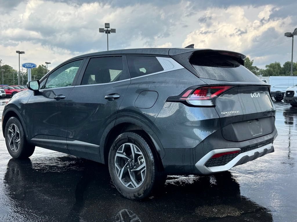 Used 2023 Kia Sportage LX AWD/4WD image 6