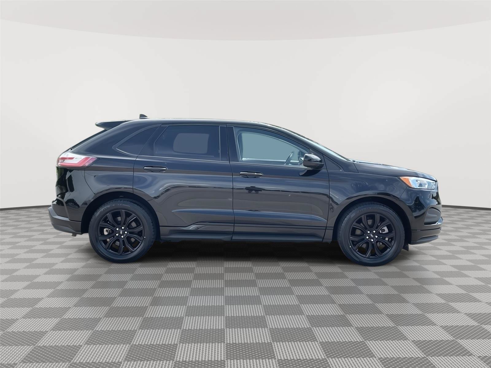 Certified 2023 Ford Edge SE w/ Black Appearance Package AWD/4WD image 6