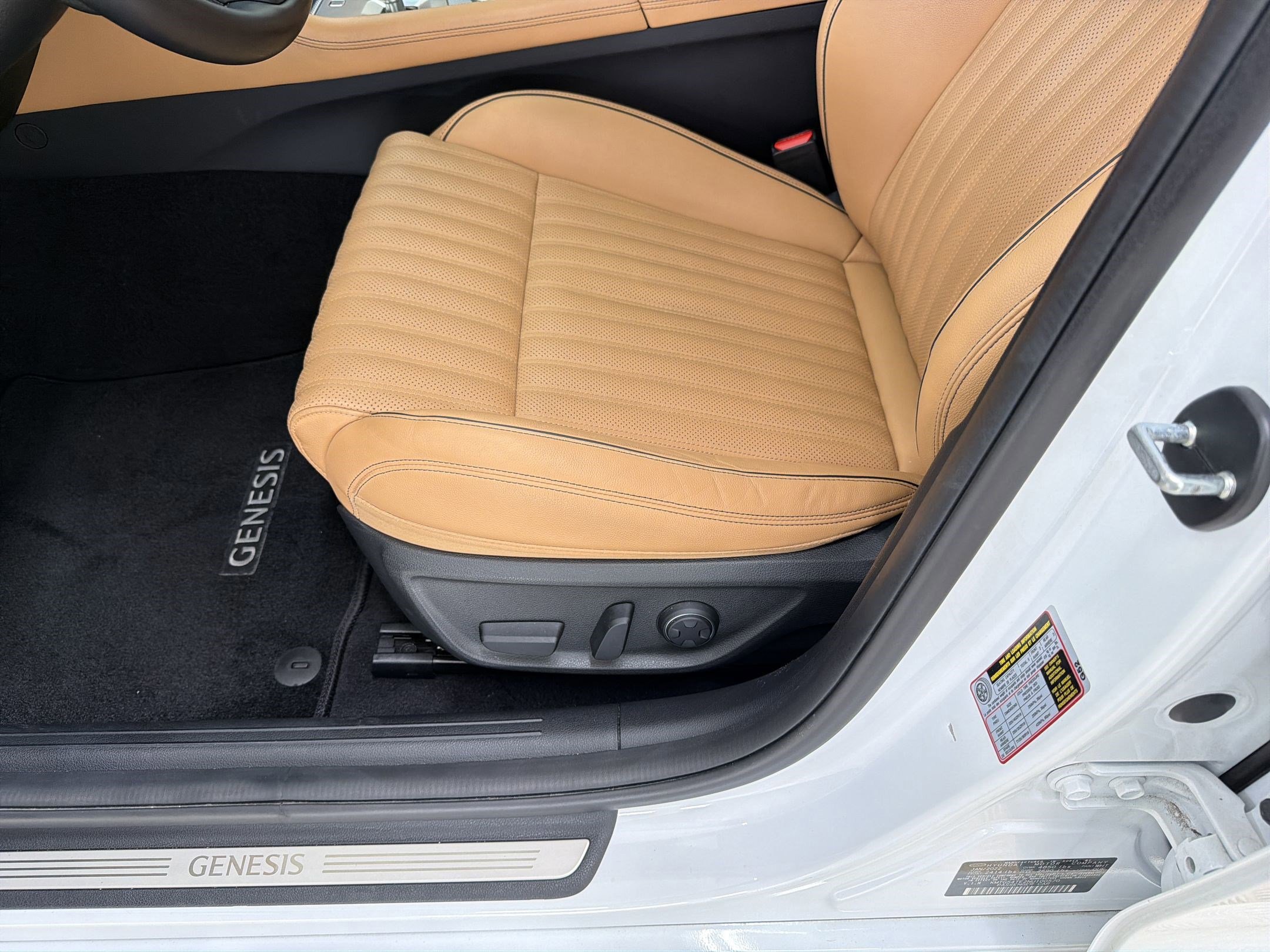 Used 2022 Genesis G70 3.3T image 14