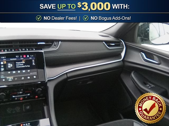 Used 2024 Jeep Grand Cherokee L Altitude AWD/4WD image 17