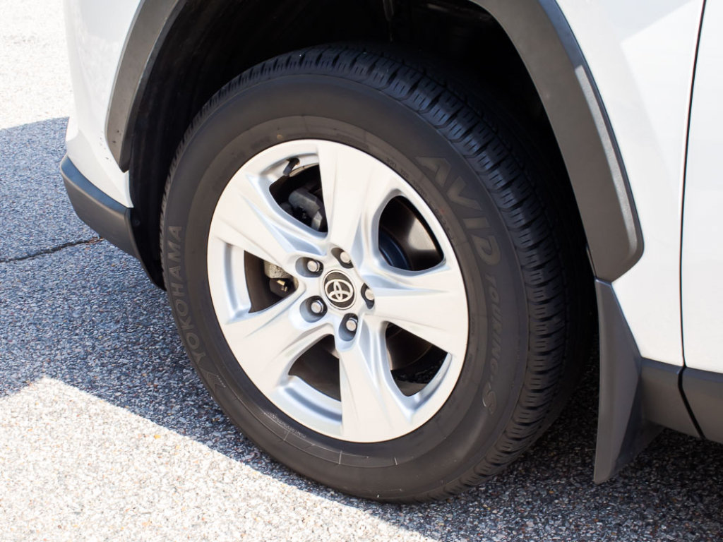 Used 2021 Toyota RAV4 XLE w/ Convenience Package AWD/4WD image 5