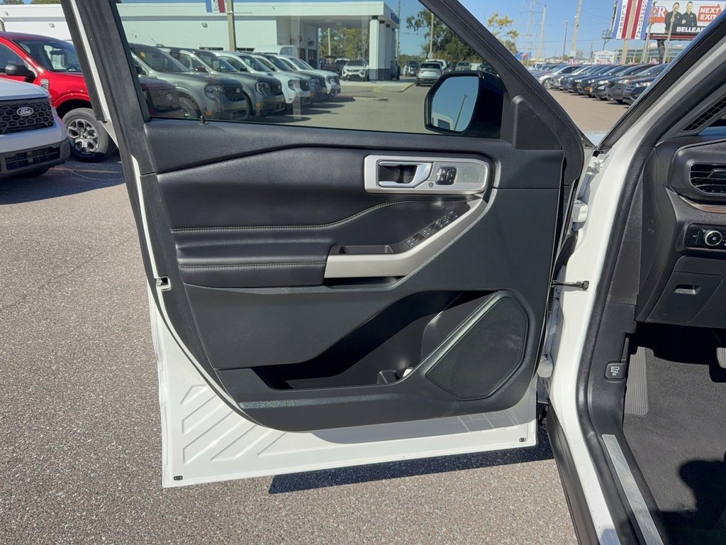 Certified 2023 Ford Explorer Limited w/ Equipment Group 301A image 8