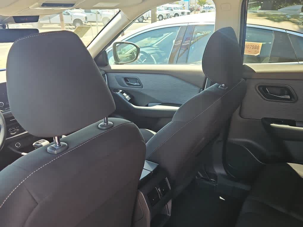 Used 2023 Nissan Rogue S FWD image 11