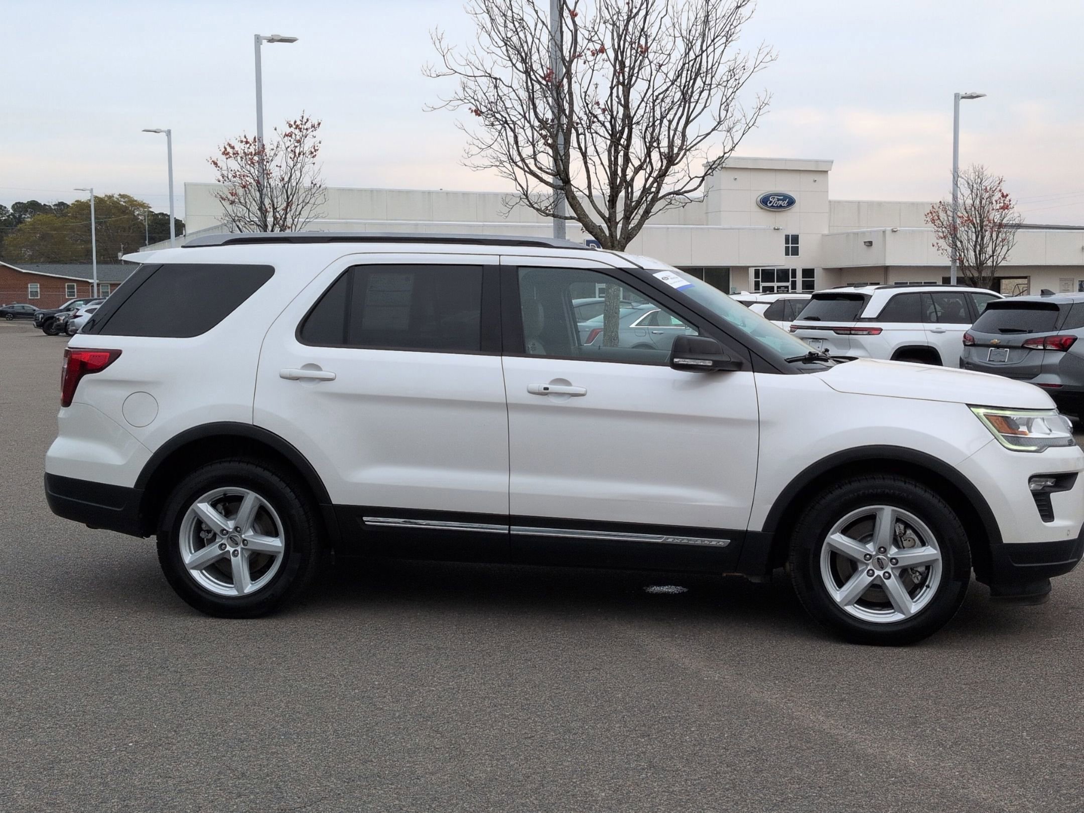 Certified 2018 Ford Explorer XLT w/ Equipment Group 202A image 6