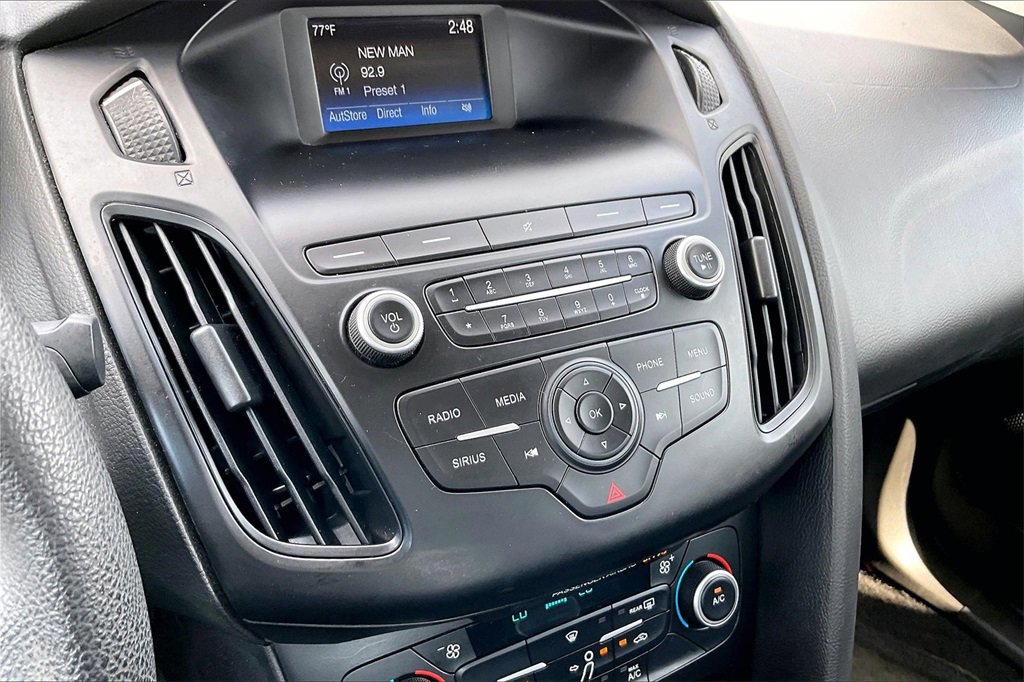 Certified 2018 Ford Focus SE w/ SE Appearance Package image 26